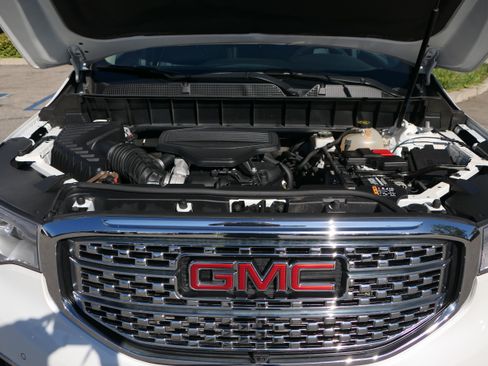 Used 2018 GMC Acadia Denali w/ Technology Package AWD/4WD image 30