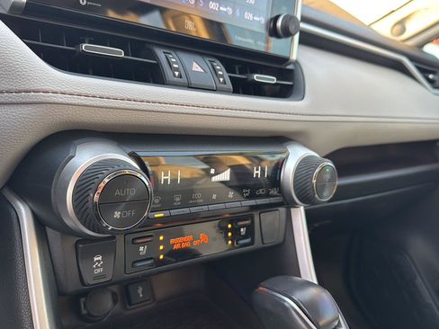 Used 2022 Toyota RAV4 Limited image 22