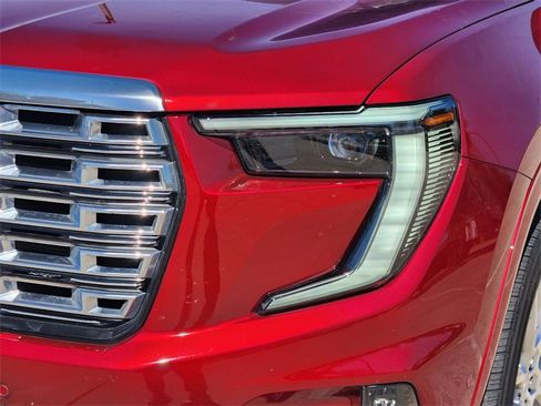 Used 2024 GMC Acadia Denali w/ Super Cruise Package image 9