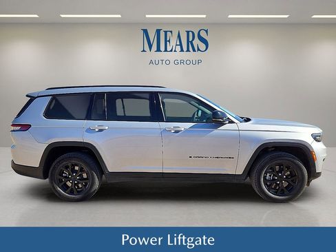 Used 2024 Jeep Grand Cherokee L Laredo image 7