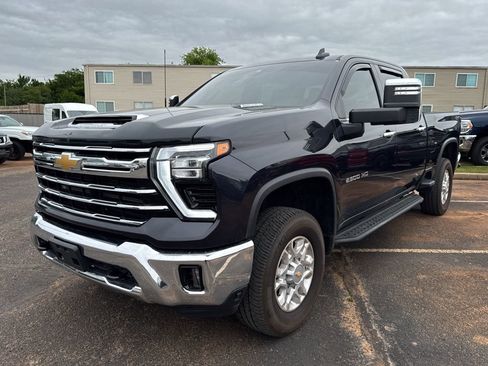 Used 2024 Chevrolet Silverado 2500 LTZ AWD/4WD image 3
