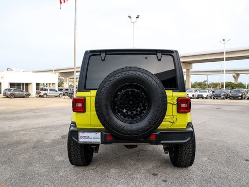 Used 2022 Jeep Wrangler Unlimited Sahara w/ LED Lighting Group AWD/4WD image 9