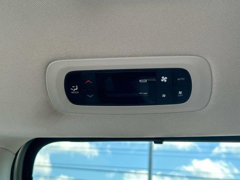 Used 2024 Chrysler Pacifica Touring-L FWD image 20