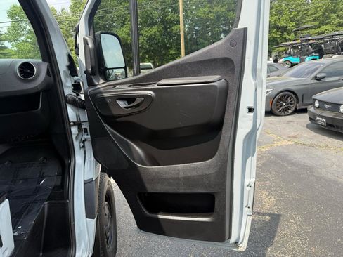 Used 2022 Mercedes-Benz Sprinter 2500 image 24