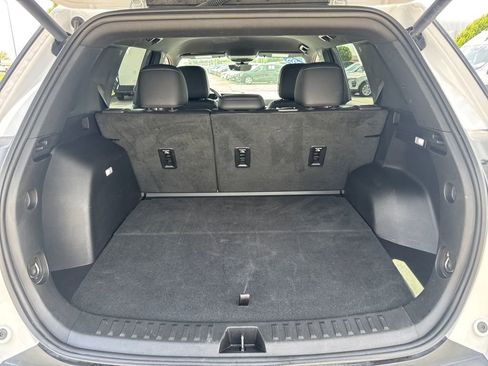 Used 2025 Chevrolet Equinox LT w/ Convenience Package II image 6