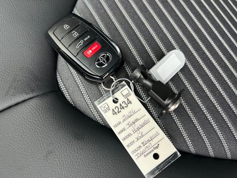 New 2026 Toyota Highlander XSE image 30