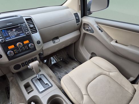 Used 2014 Nissan Frontier SL RWD image 15