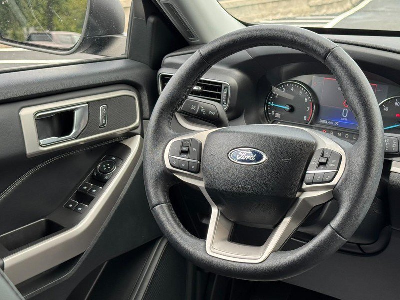 Used 2024 Ford Explorer XLT AWD/4WD image 12