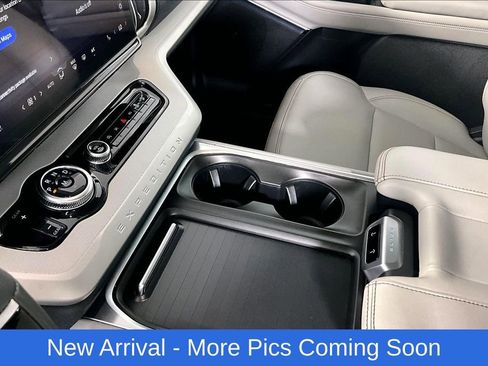 Used 2025 Ford Expedition Active AWD/4WD image 17