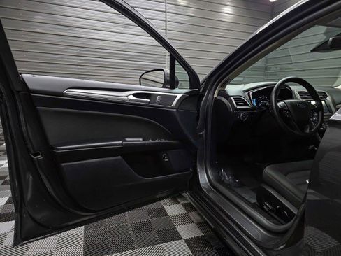 Used 2020 Ford Fusion SE FWD image 30