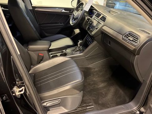 Certified 2023 Volkswagen Tiguan SE FWD image 10