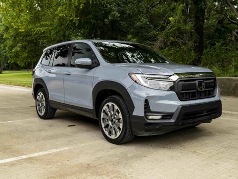 Used 2025 Honda Passport EX-L image 2