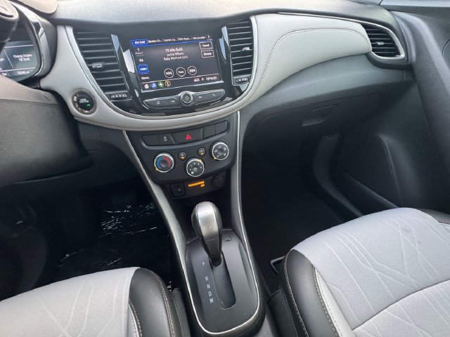 Used 2020 Chevrolet Trax LT w/ LT Convenience Package FWD image 3