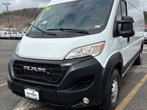 Used 2024 RAM ProMaster 2500 w/ Convenience Group FWD image 3