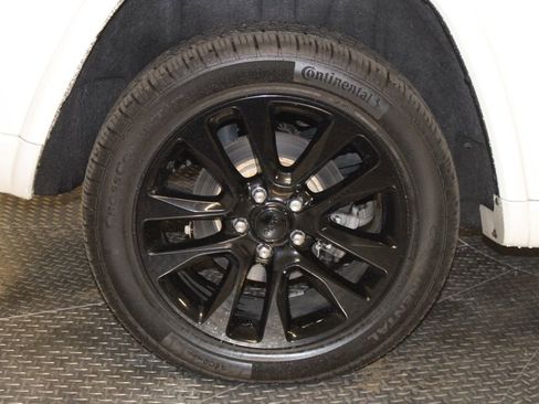 Used 2019 Jeep Grand Cherokee Altitude image 15