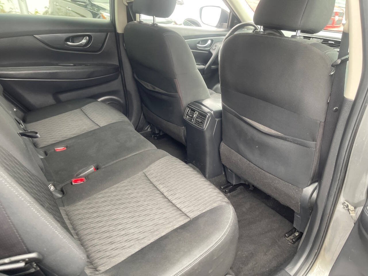 Used 2018 Nissan Rogue SV AWD/4WD image 27