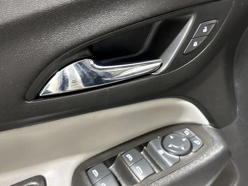 Used 2021 Chevrolet Equinox LS w/ LS Convenience Package FWD image 20