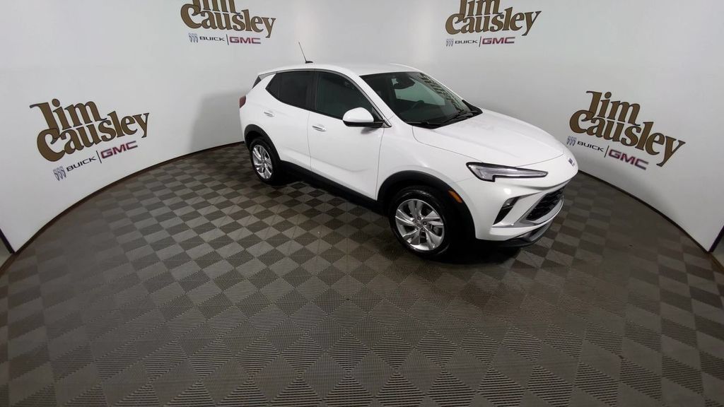 Used 2024 Buick Encore GX Preferred w/ Comfort Package AWD/4WD image 2