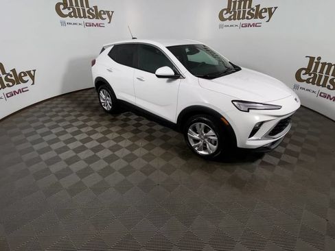 Used 2024 Buick Encore GX Preferred w/ Comfort Package AWD/4WD image 2