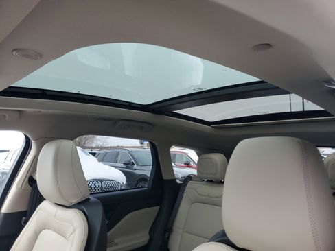 New 2026 Lincoln Corsair Premiere image 11