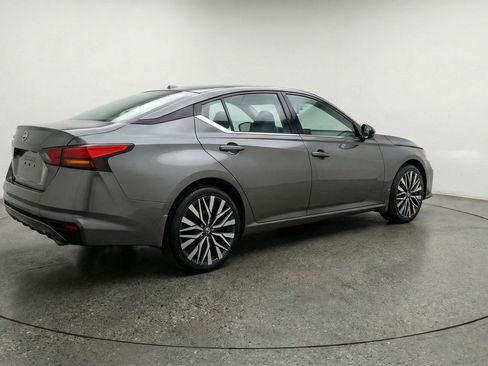 Used 2025 Nissan Altima 2.5 SV FWD image 7