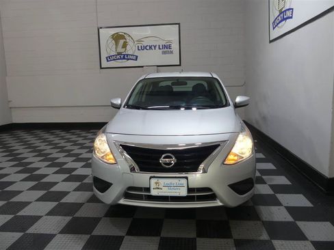 Used 2017 Nissan Versa SV FWD image 2