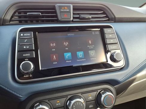 Used 2025 Nissan Versa SV FWD image 23