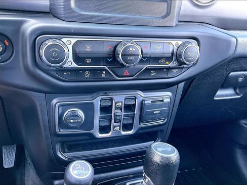 Used 2020 Jeep Wrangler Unlimited Sahara AWD/4WD image 15