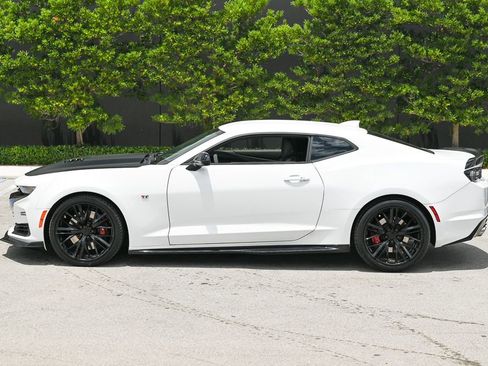 Used 2019 Chevrolet Camaro SS RWD image 7