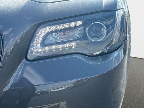 Used 2019 Chrysler 300 Touring w/ Sport Appearance Package image 9