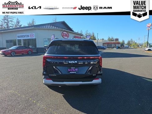 Used 2025 Kia Carnival EX FWD image 4