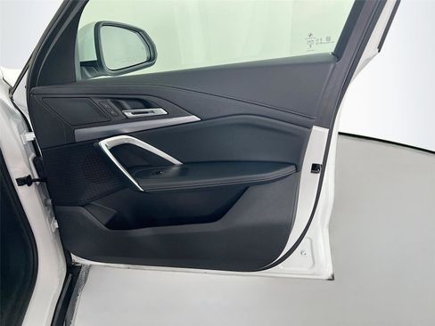 Used 2025 BMW X1 xDrive28i w/ Technology Package image 28