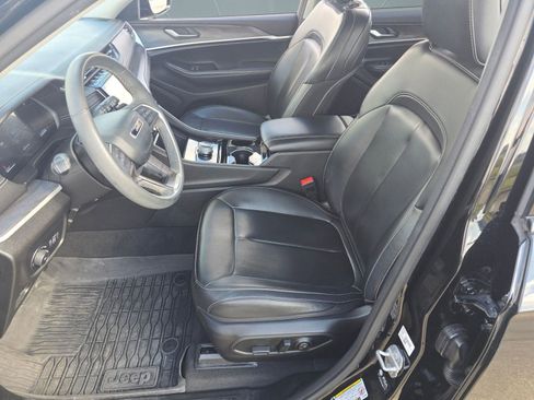 Used 2023 Jeep Grand Cherokee L Limited image 5