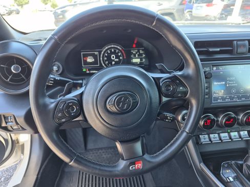 Used 2023 Toyota GR86 RWD image 9