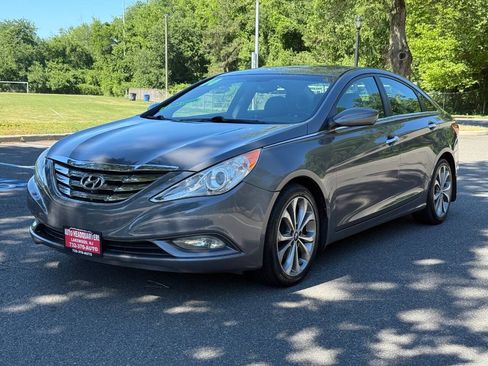 Used 2013 Hyundai Sonata SE w/ Navigation & Sunroof Pkg FWD image 1
