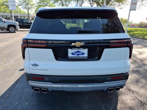 Used 2026 Chevrolet Traverse LT w/ Driver Confidence Package FWD image 6