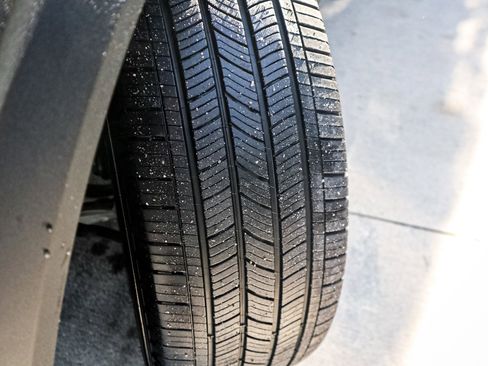 Used 2025 Ford Explorer Active w/ Active Comfort Package image 12