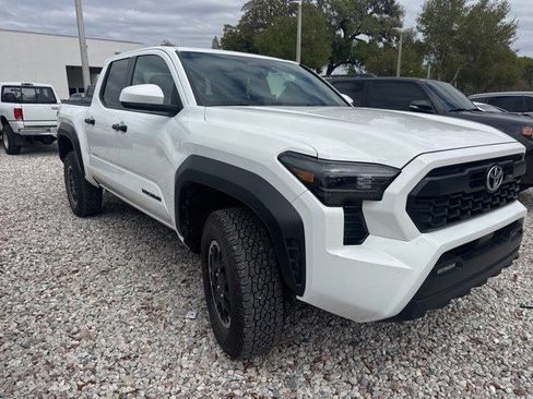Used 2025 Toyota Tacoma TRD Off-Road image 9