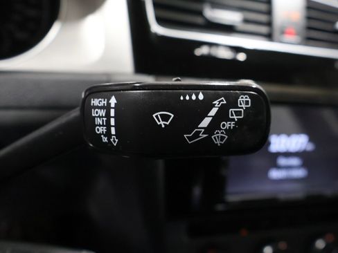 Used 2015 Volkswagen Golf S image 31