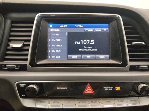 Used 2018 Hyundai Sonata SE FWD image 25