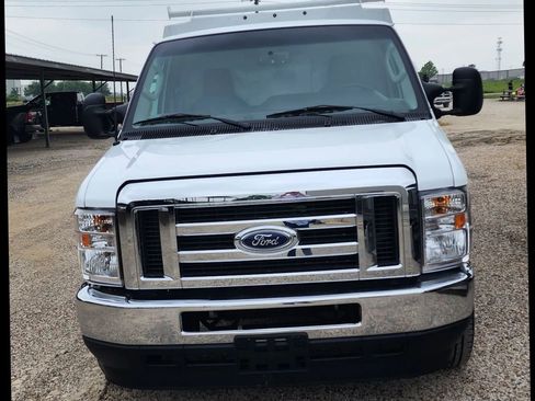 Used 2024 Ford E-350 and Econoline 350 Super Duty w/ Power Windows & Locks Group RWD image 3