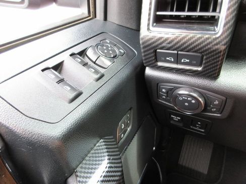 Used 2019 Ford F150 Lariat w/ Equipment Group 502A Luxury AWD/4WD image 30