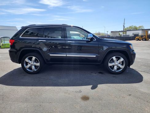 Used 2013 Jeep Grand Cherokee Overland w/ Mopar Chrome Edition Group AWD/4WD image 4