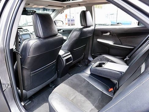 Used 2013 Toyota Camry SE w/ Leather Pkg FWD image 17