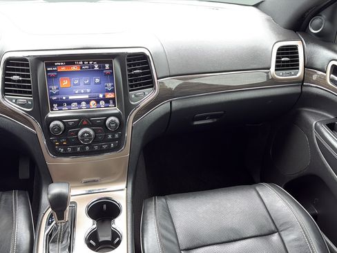 Used 2017 Jeep Grand Cherokee Overland w/ Jeep Active Safety Group AWD/4WD image 15