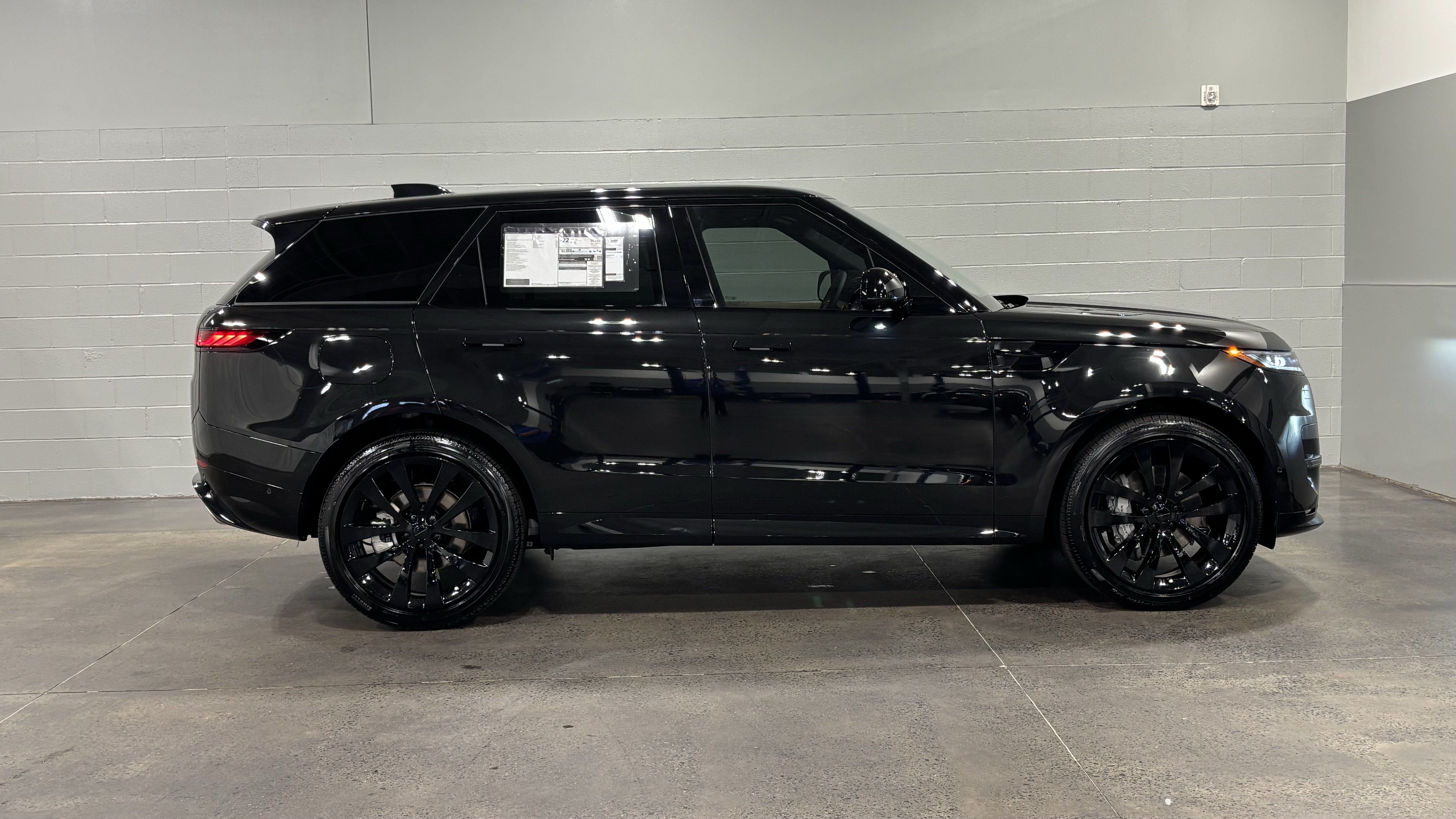 New 2026 Land Rover Range Rover Sport Dynamic SE AWD/4WD image 13
