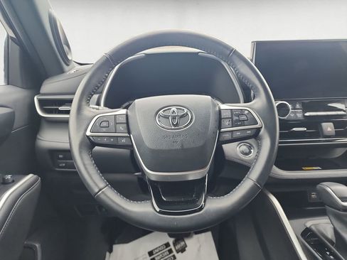 Certified 2023 Toyota Highlander XSE image 12