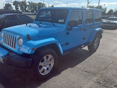 Used 2017 Jeep Wrangler Unlimited Sahara w/ Connectivity Group AWD/4WD image 3