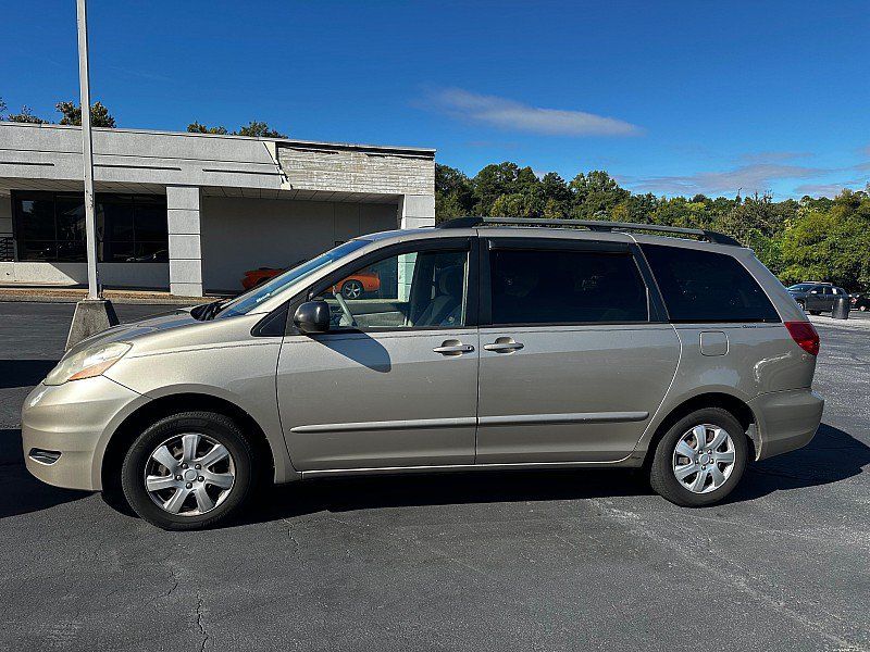 Used 2006 Toyota Sienna CE FWD image 2