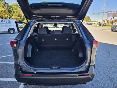 Used 2021 Toyota RAV4 LE image 18